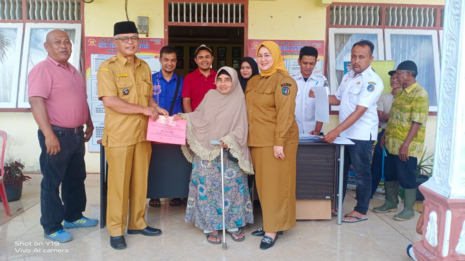 pembagian-blt-tahap-i-tahun-2025-di-nagari-jopang-manganti-30-warga-terima-bantuan-tunai-rp900000