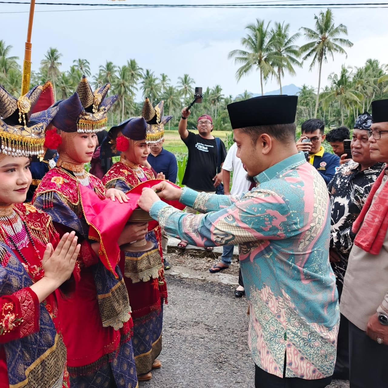 alek-budaya-nagari-jopang-manganti-angkat-tema-mambangkik-batang-tarandam